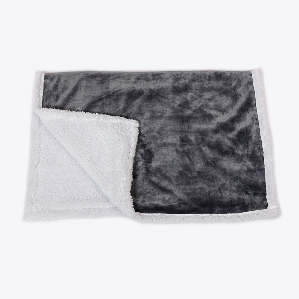 danish-design-essentials-fur-blanket