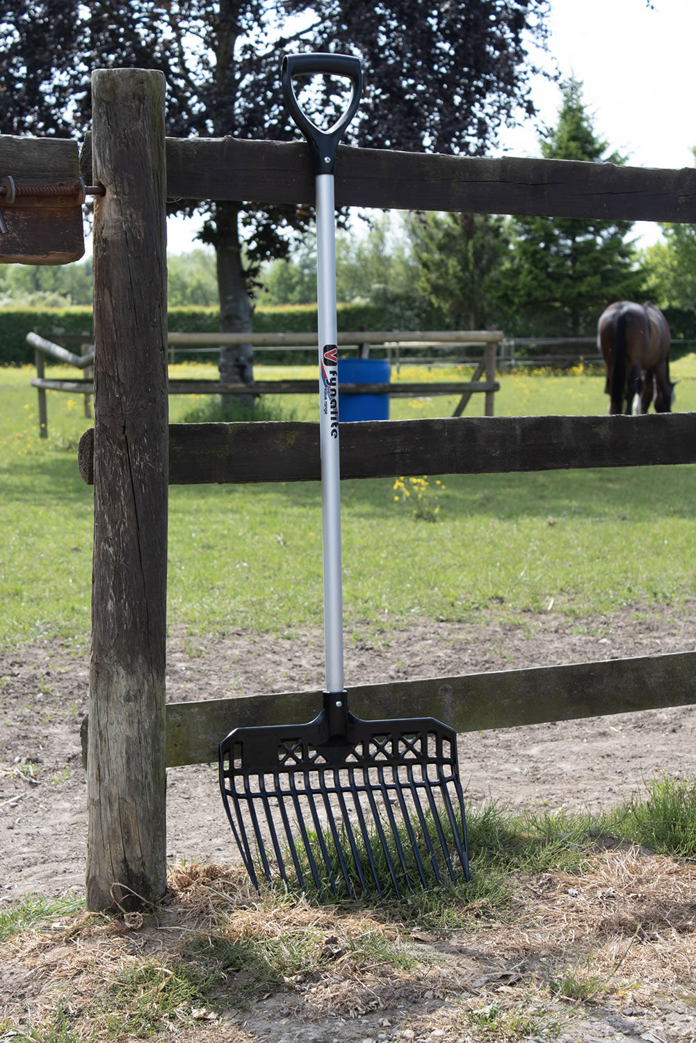 Fynalite Value Plastic Stable Fork D-Grip Handle